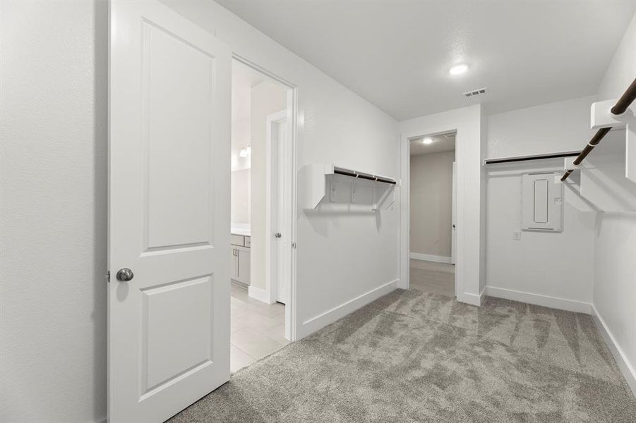 24. 2900 Barbary - Closet