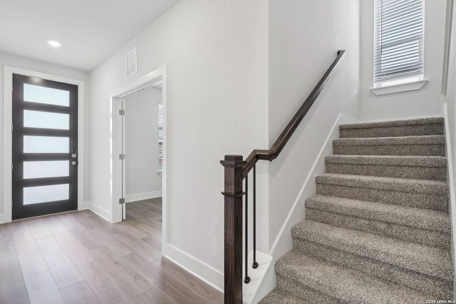 Spacious, unfurnished interior of a new home in Comanche Ridge, San Antonio (Image 16).