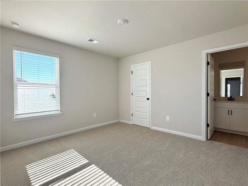 Spacious, unfurnished interior of a new home in Vines at Mill Creek - Estate Series, Braselton (Image 23).
