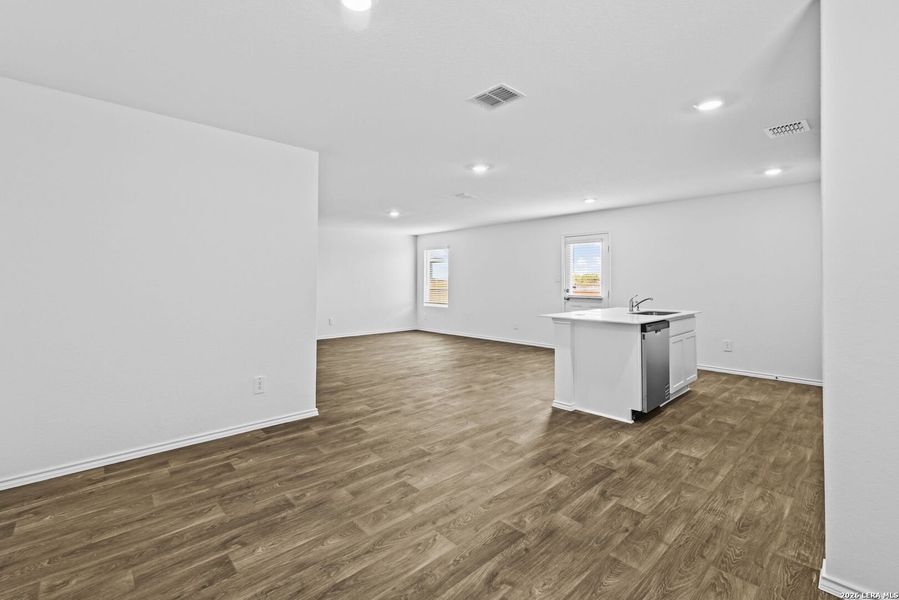 Spacious, unfurnished interior of a new home in Preserve at Medina, Von Ormy (Image 16).