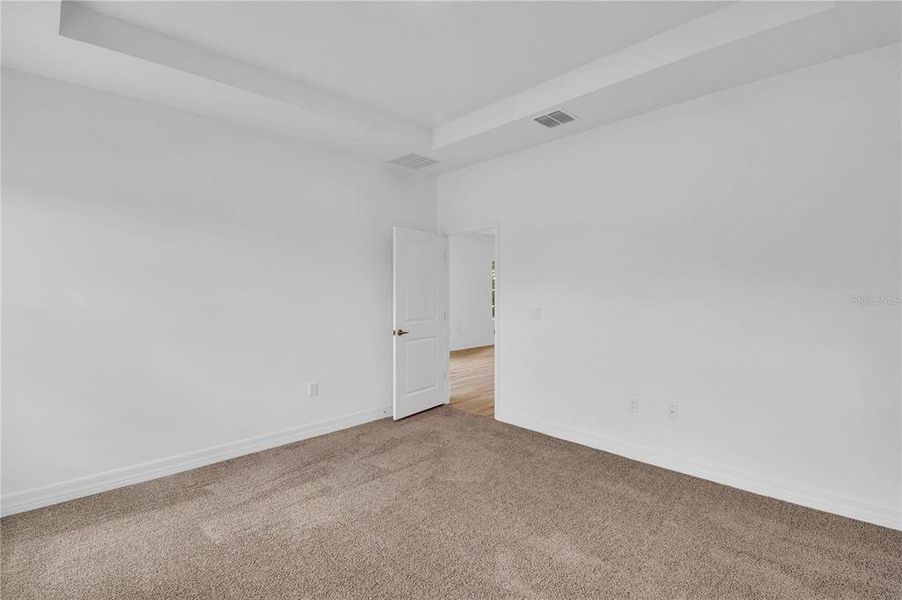 Spacious, unfurnished interior of a new home in , Ocala (Image 28).