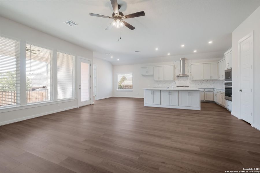 Spacious, unfurnished interior of a new home in Foxbrook, Cibolo (Image 12). Spacious, unfurnished interior of a new home in Foxbrook, Cibolo (Image 12).