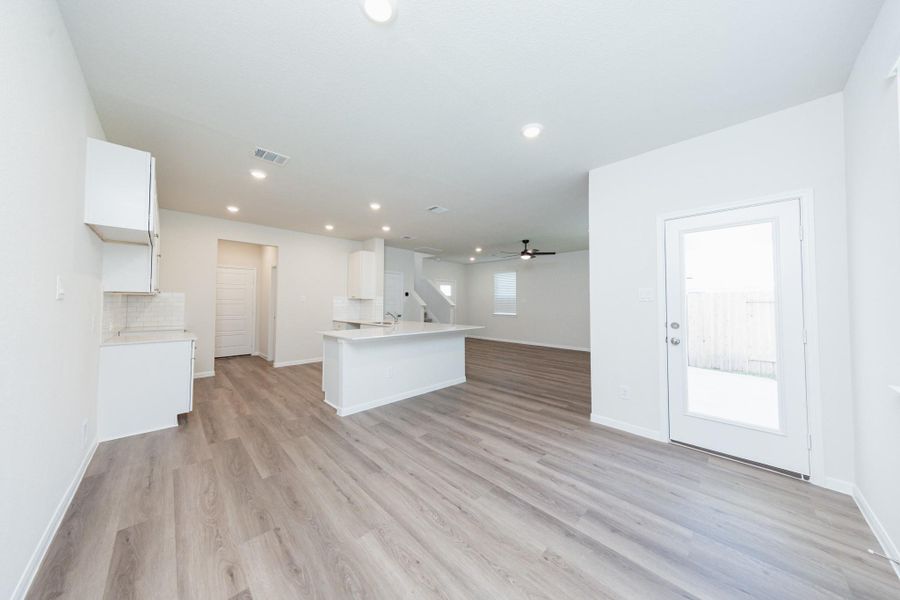 Spacious, unfurnished interior of a new home in Bammel Oaks, Houston (Image 16).