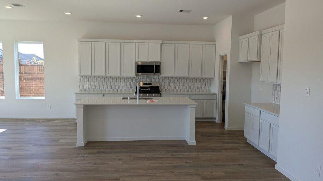 Pictures are representative of same floor plan - not the actual home Pictures are representative of same floor plan - not the actual home