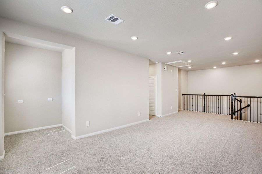 Spacious, unfurnished interior of a new home in Kemah Crossing - Luxe Series, Kemah (Image 21).