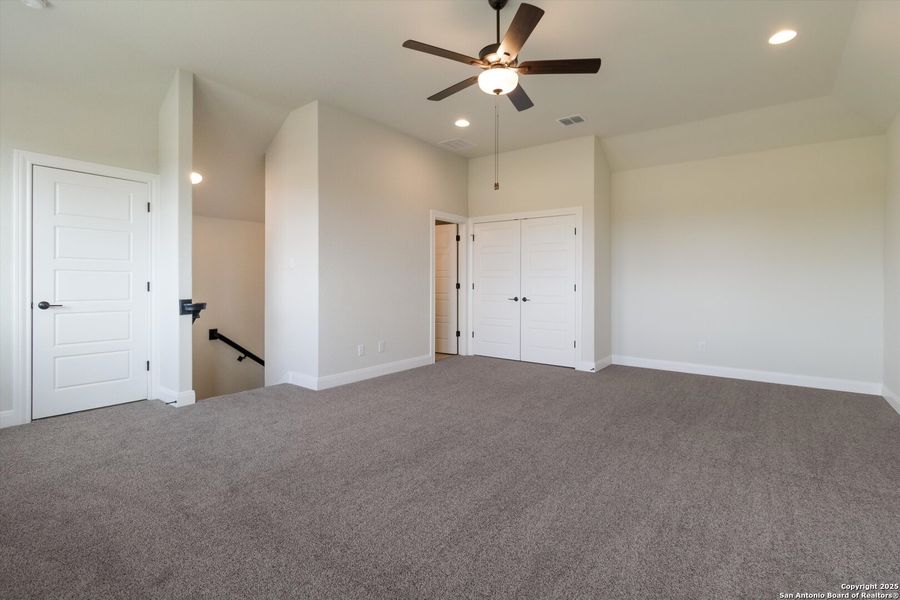 Spacious, unfurnished interior of a new home in Johnson Ranch, Bulverde (Image 25).
