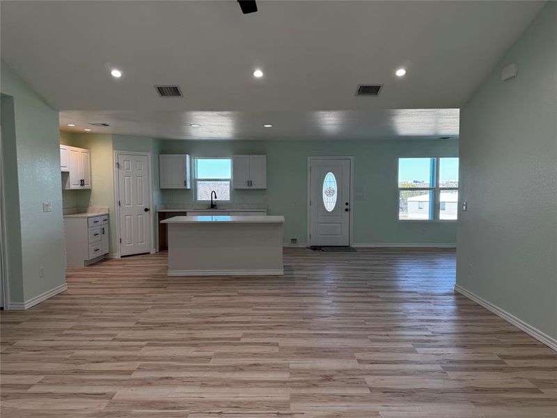 Spacious, unfurnished interior of a new home in , Granbury (Image 25).