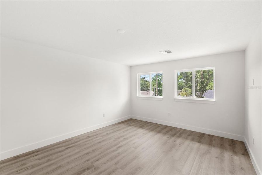 Spacious, unfurnished interior of a new home in , Winter Garden (Image 34).