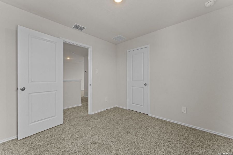 Spacious, unfurnished interior of a new home in Bollinger, Uhland (Image 17).