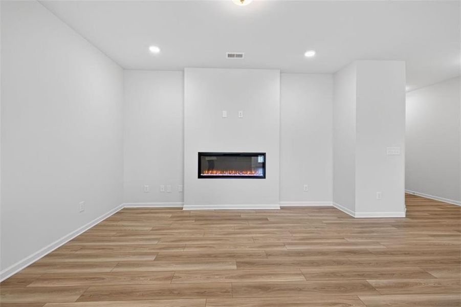 Spacious, unfurnished interior of a new home in Franklin Manor, Lawrenceville (Image 24).