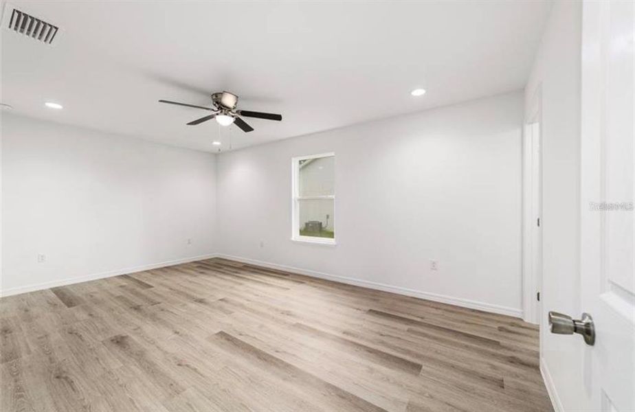 Spacious, unfurnished interior of a new home in , Silver Springs (Image 35).