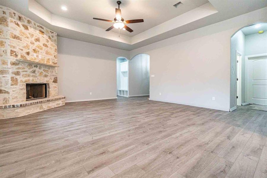 Spacious, unfurnished interior of a new home in , Granbury (Image 29).