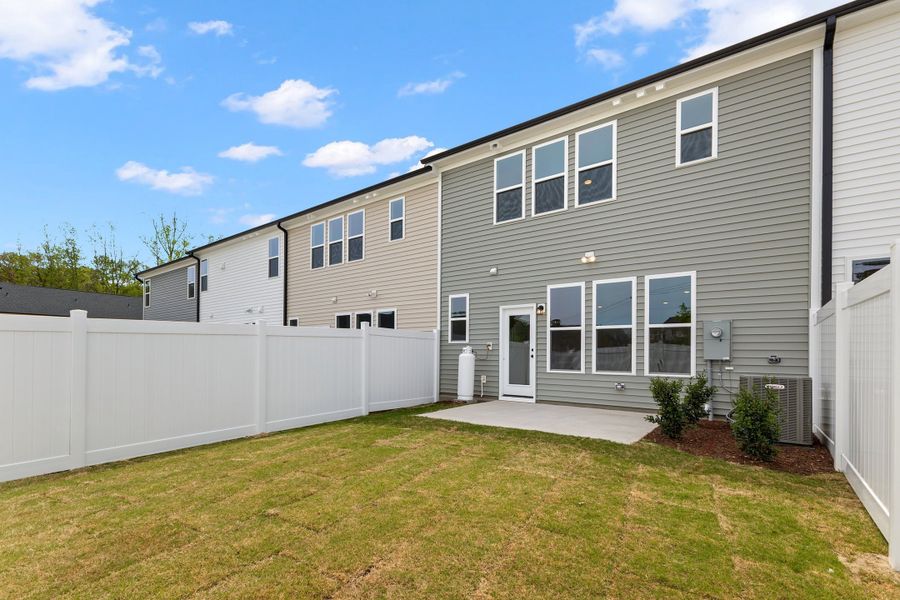 Representative exterior details of a home built from the The Hemlock by RobuckHomes in Kennebec Crossing, Angier (Image 75).