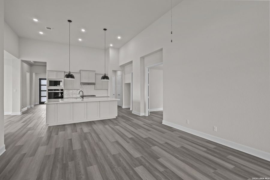Spacious, unfurnished interior of a new home in Homestead, Schertz (Image 31).