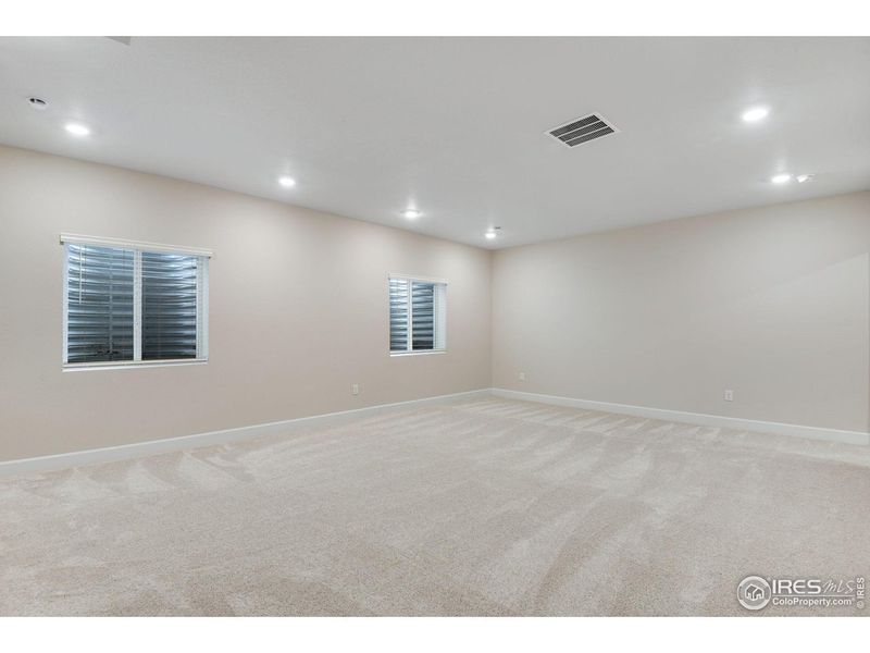 Spacious, unfurnished interior of a new home in Westside Crossing, Berthoud (Image 26).