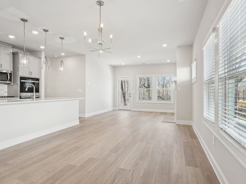 Spacious, unfurnished interior of a new home in Hawthorne Station, College Park (Image 12).