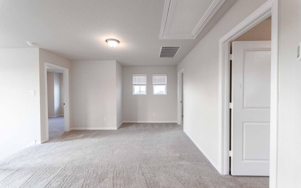 Spacious, unfurnished interior of a new home in Swenson Heights, Seguin (Image 11).