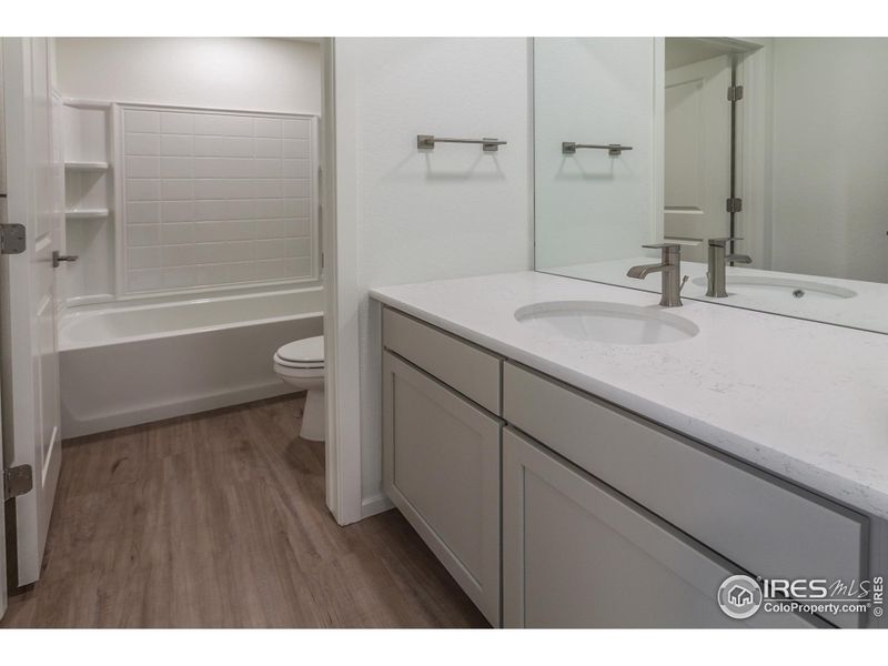 EXAMPLE PHOTOS: SECONDARY BATH