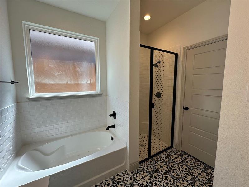 Furnished interior view inside a new home in , Cleburne (Image 5).