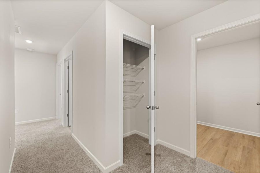 Spacious, unfurnished interior of a new home in Oconee Overlook, Gainesville (Image 32). Spacious, unfurnished interior of a new home in Oconee Overlook, Gainesville (Image 32).