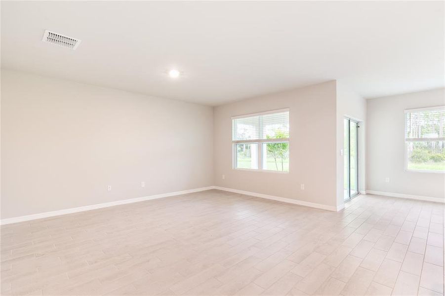 Spacious, unfurnished interior of a new home in Seagrass, Punta Gorda (Image 15).
