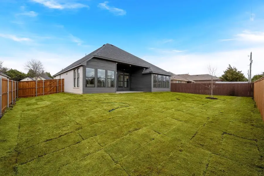 Exterior details and patio area of a home in , Glenn Heights (Image 24).