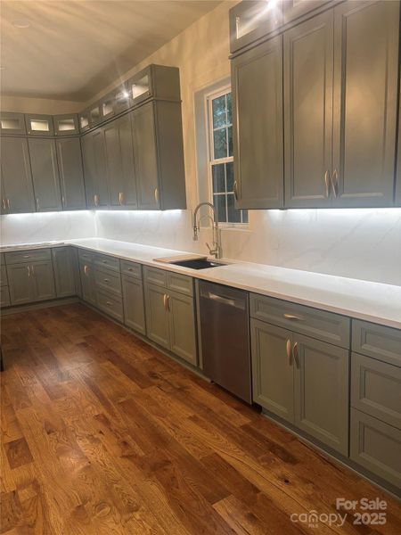 Under cabinet lighting Under cabinet lighting