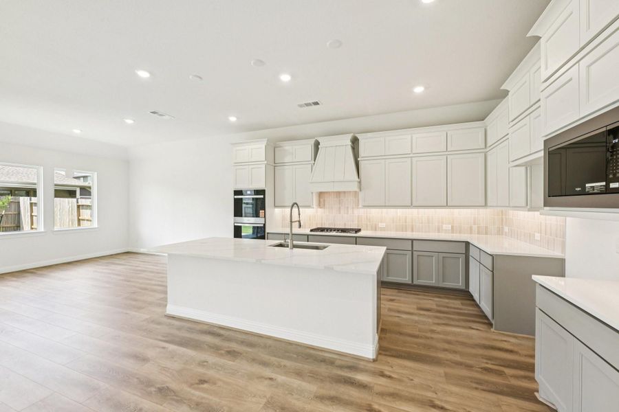 Furnished interior view inside a new home in Evergreen 55', Conroe (Image 19).