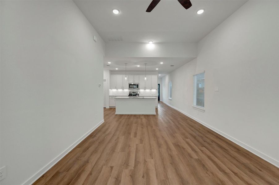 Spacious, unfurnished interior of a new home in Lone Star Landing, Montgomery (Image 34).