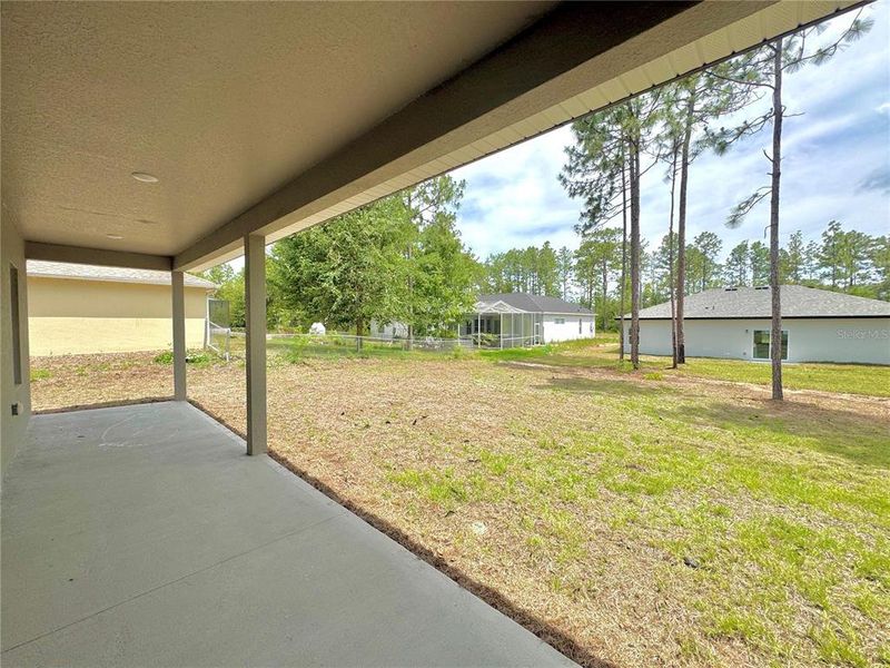 Exterior details and patio area of a home in , Dunnellon (Image 19).