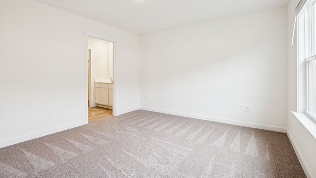 Spacious, unfurnished interior of a new home in Emory Creek, Harriman (Image 17).