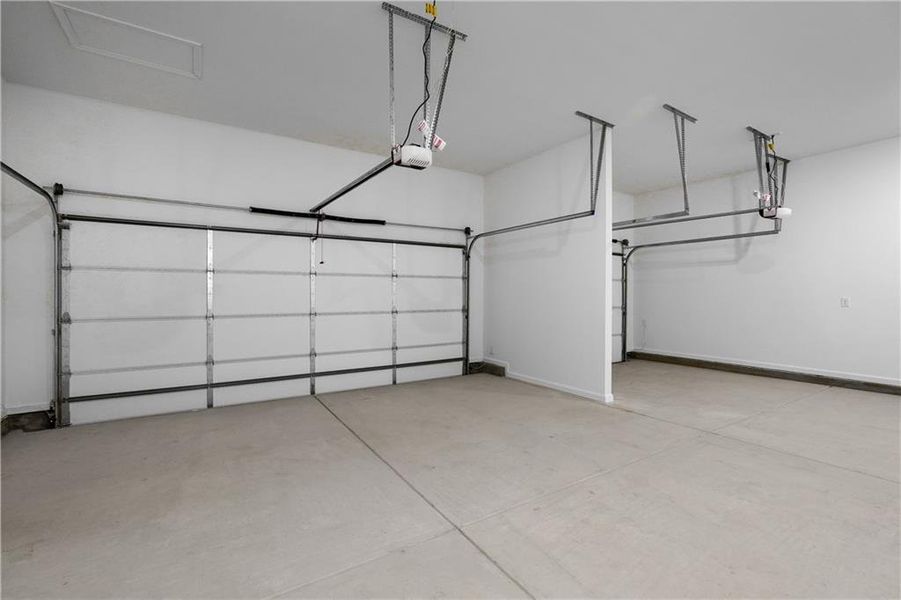 Spacious, unfurnished interior of a new home in Willow Creek, Watkinsville (Image 20). Spacious, unfurnished interior of a new home in Willow Creek, Watkinsville (Image 20).