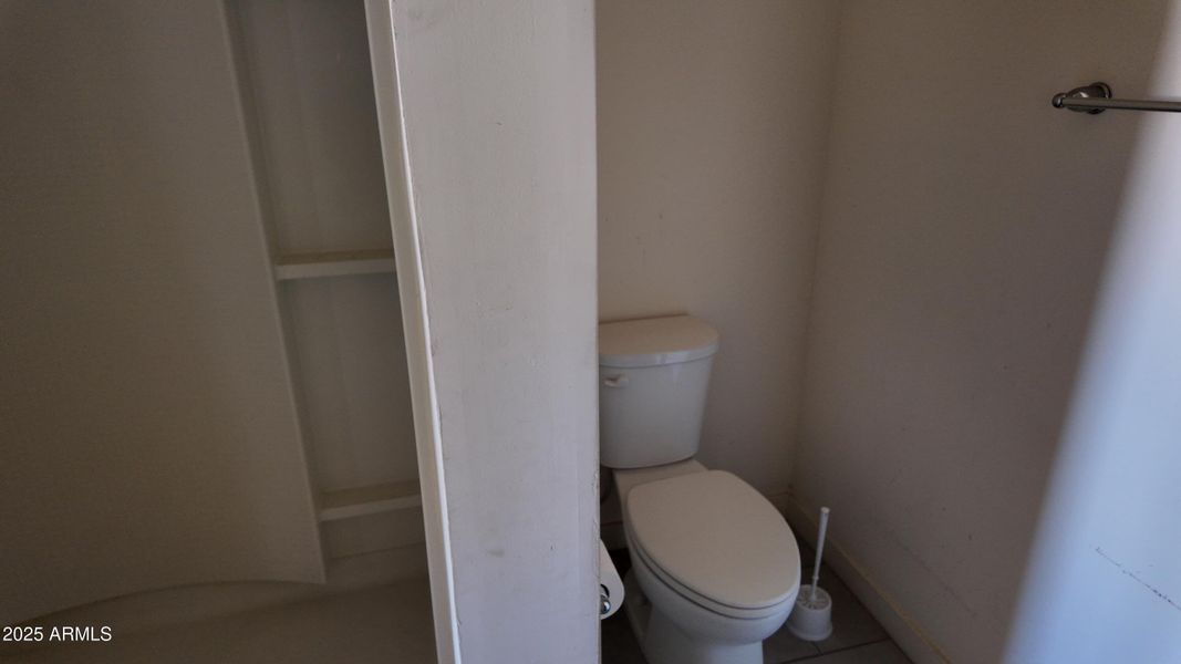 Primary Tiolet Closet