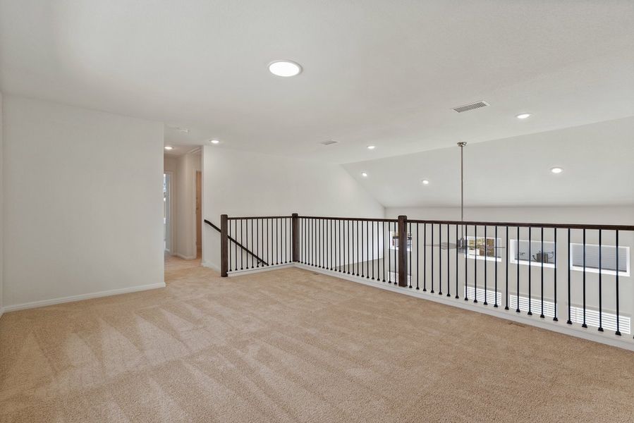 Spacious, unfurnished interior of a new home in Porter Country, Buda (Image 25).