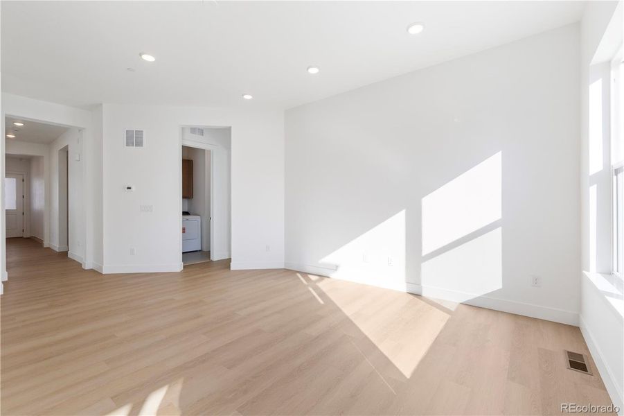 Spacious, unfurnished interior of a new home in Dillon Pointe - Journey, Broomfield (Image 17).