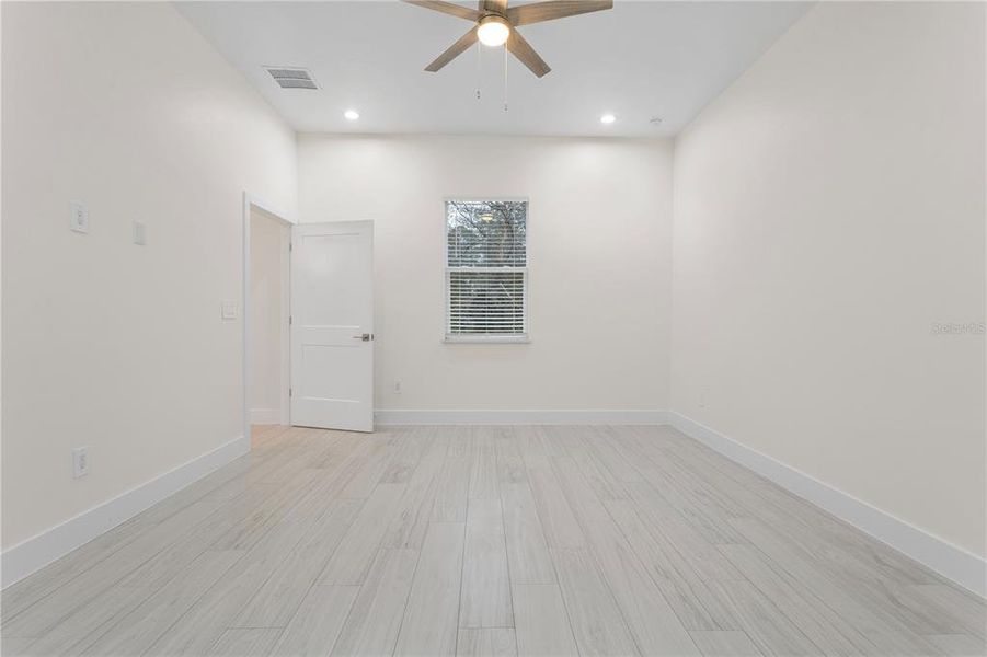 Spacious, unfurnished interior of a new home in , Eustis (Image 31).