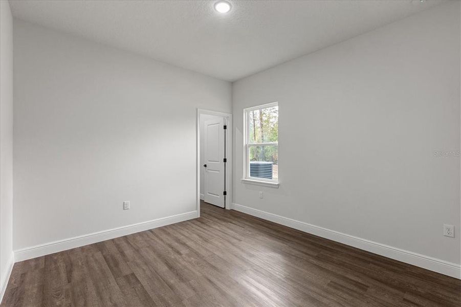 Spacious, unfurnished interior of a new home in , Ocala (Image 28).