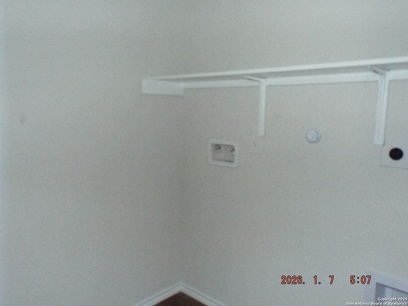 Spacious, unfurnished interior of a new home in Salado Creek, San Antonio (Image 17). Spacious, unfurnished interior of a new home in Salado Creek, San Antonio (Image 17).