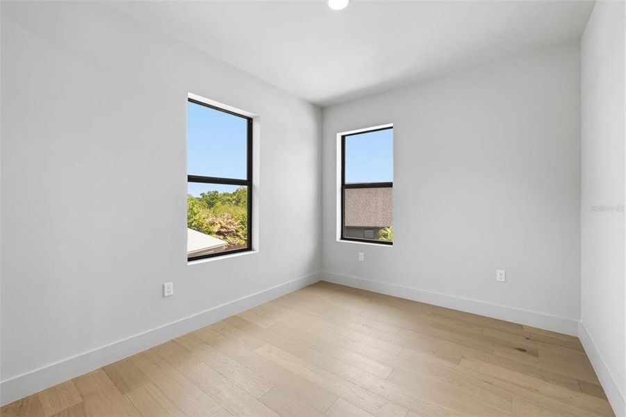 Spacious, unfurnished interior of a new home in , Tampa (Image 40).