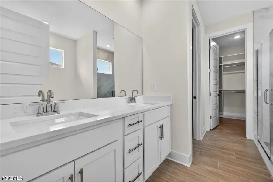 Furnished interior view inside a new home in Cape Coral, Cape Coral (Image 8).
