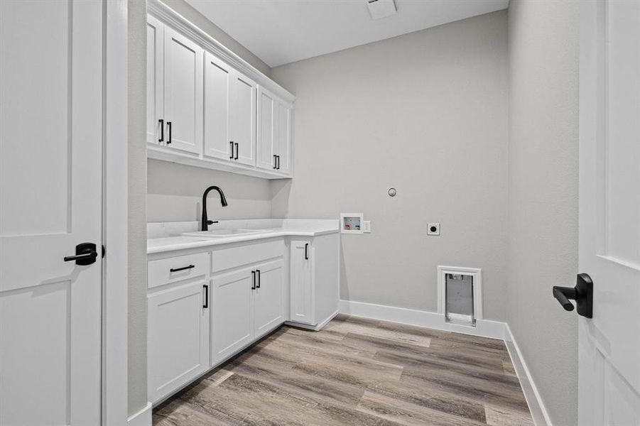 Furnished interior view inside a new home in , Leonard (Image 11).