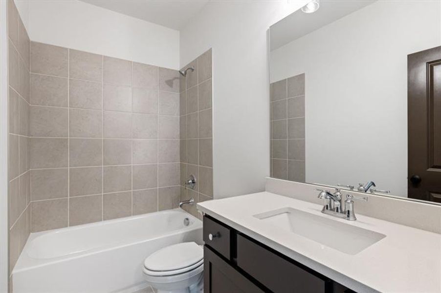 Furnished interior view inside a new home in White Post on Lake Lanier, Gainesville (Image 16). Furnished interior view inside a new home in White Post on Lake Lanier, Gainesville (Image 16).