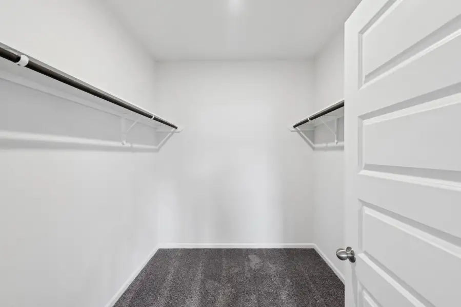 Spacious, unfurnished interior of a new home in Sierra Vista, Rosharon (Image 19).