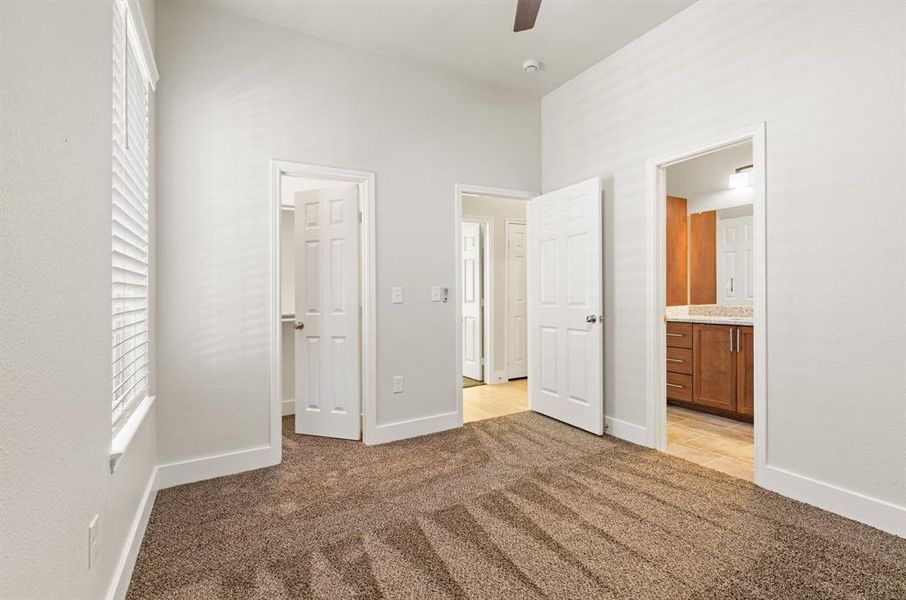 Spacious, unfurnished interior of a new home in , Bonham (Image 14).