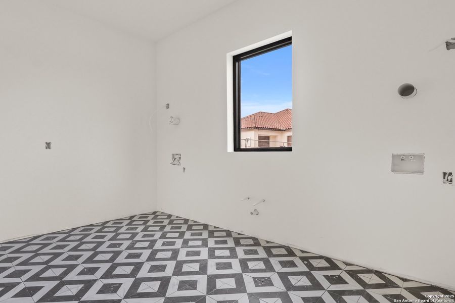 Spacious, unfurnished interior of a new home in , San Antonio (Image 16).