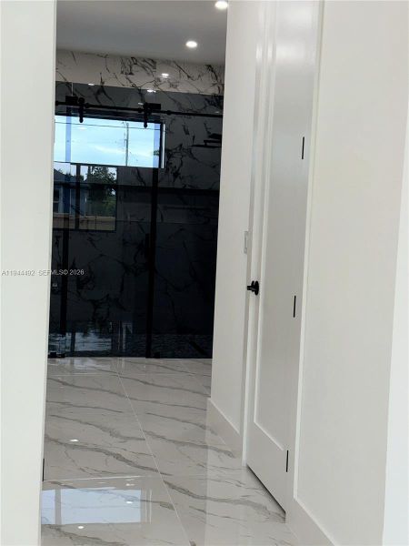 Spacious, unfurnished interior of a new home in , Cape Coral (Image 14).