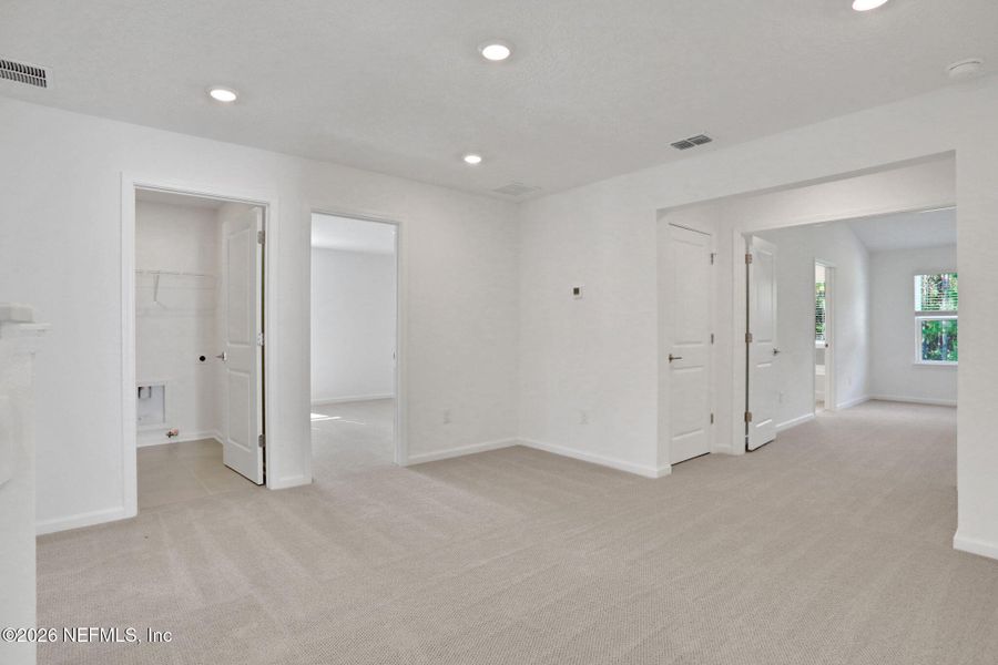 Spacious, unfurnished interior of a new home in , Orange Park (Image 6).