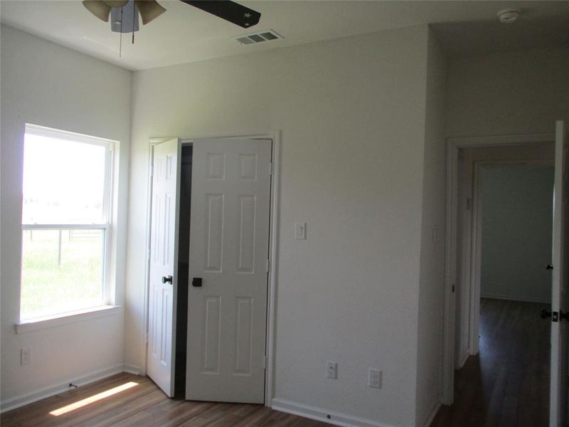Spacious, unfurnished interior of a new home in , Kaufman (Image 8).