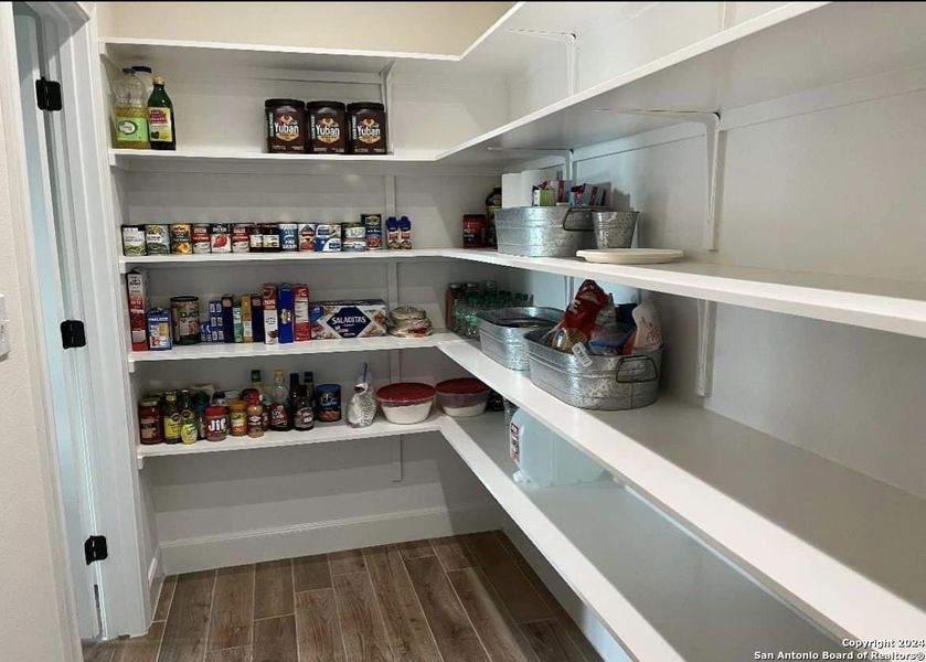 Furnished interior view inside a new home in , Bandera (Image 6).
