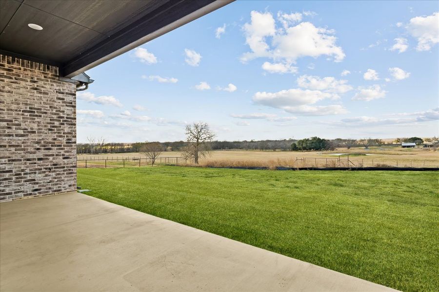 Exterior details and patio area of a home in Brock Heights, Brock (Image 48).
